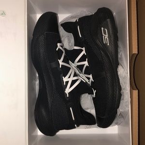 Brand new Curry 6’s basketball shoes